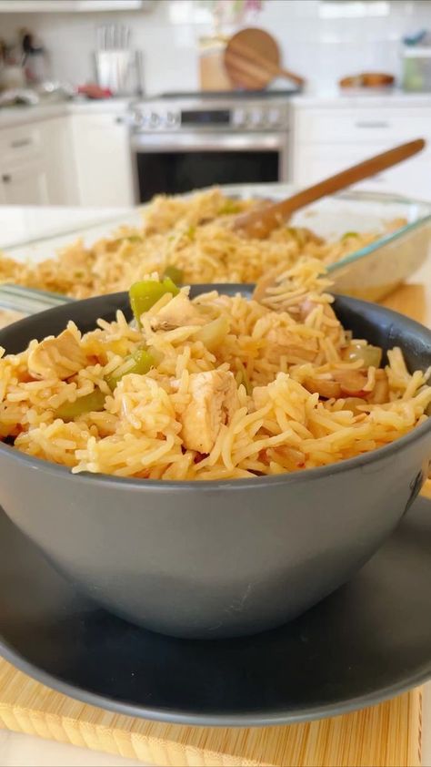 Baked Chicken Fried Rice, Fried Rice Chicken, Meal Bowls, Rice Broccoli, Oven Meals, Chicken Cordon Bleu Recipe, Rice Side Dish Recipes, Simply Stacie, Easy Delicious Dinners