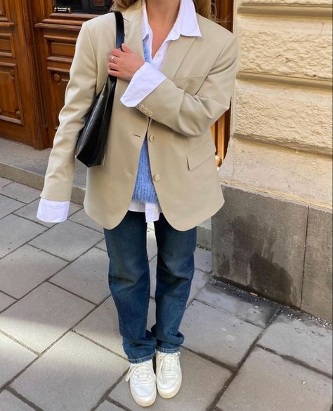 Beige Blazer Outfit, Matilda Djerf Style, Daily Outfit Inspiration, Matilda Djerf, Scandinavian Fashion, 짧은 머리, Looks Street Style, Stockholm Fashion, 영감을 주는 캐릭터