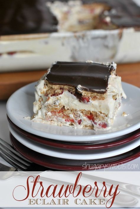 Strawberry Eclair Cake: a delicious, no bake dessert with strawberries, chocolate, grahams and pudding! #iceboxcake @Liting Mitchell Mitchell Sweets Strawberry Eclair Cake, Dessert With Strawberries, Strawberry Eclair, Eclair Dessert, Eclair Cake Recipes, Strawberries Chocolate, Eclair Cake, Shugary Sweets, Chocolate Eclair