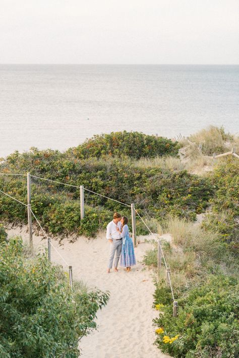 East Coast Engagement Photos, Nantucket Picture Ideas, Nantucket Photoshoot, Nautical Engagement Photos, Nantucket Engagement Photos, New England Engagement Photos, Cape Cod Engagement Photos, Lighthouse Engagement Photos, Nantucket Elopement