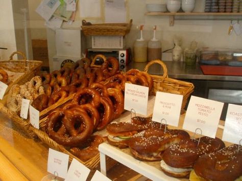 Pretzel Business, Pretzel Display, Pretzel Shop, National Pretzel Day, Pretzel Sandwich, Pretzel Day, Nyc Bucket List, Bakery Ideas, Sharing Economy