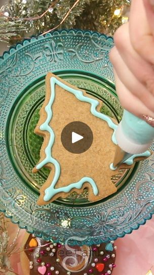 192K views · 526 reactions | Pastel gingerbread cookies 💗 | SweetAmbs | SweetAmbs · Original audio Sweetambs Cookies, Christmas Gingerbread Cookies Decorating, Gingerbread Cookie Designs, Decorated Gingerbread Cookies, Cookie Flooding, Pastel Gingerbread, Gingerbread Cookies Decorated, Gingerbread Decor, Cookies Decorated