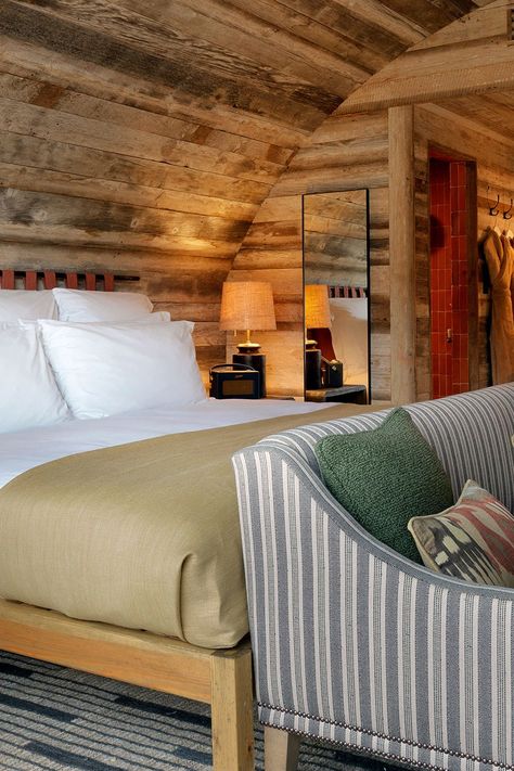 Soho Farmhouse cabins - We review the new Piglet cabins | British GQ Soho Home Bedroom, Stables Conversion, Soho Farmhouse Interiors, Guestroom Design, Housing Building, Hotel Guestroom, Boutique Hotel Room, Grain Store, Farm Estate