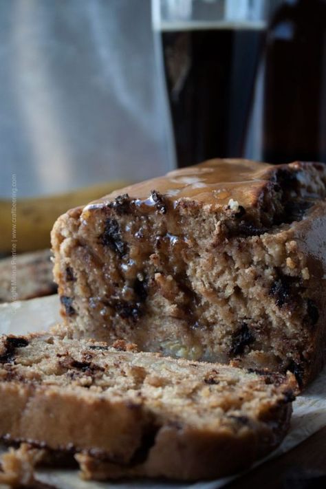 Beer Banana Bread with Dunkelweizen Beer Glaze. And Choc Chunks. Beer Desserts, Baking With Beer, Beer Dessert, Banana Bread Loaf, Brewing Recipes, Cooking With Beer, Moist Banana Bread, Beer Bread, Bread Loaf