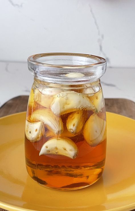 Sour Throat, Fermented Garlic Honey, Seasonal Allergy Relief, Fermented Garlic, Ginger Beer Recipe, Hot Wing Recipe, Garlic Honey, Garlic Health Benefits, Natural Immune Boosters