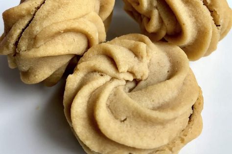 Coffee Kisses Cookies, Coffee Butter Cookies, Coffee Kisses Recipe, Coffee Shortbread Cookies, Coffee Kisses, Yummy Biscuits, Cookies For Kids, Cookie Ideas, Christmas 2016