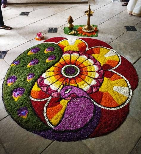 Peacock Pookalam Design, Flower Rangoli For Onam, Ona Pookkalam Design, Poo Kolam Flowers Onam, Pukalam Designs, Onam Rangoli Design, Flower Carpet Design Onam, Onam Kolam With Flowers, Onam Pukalam