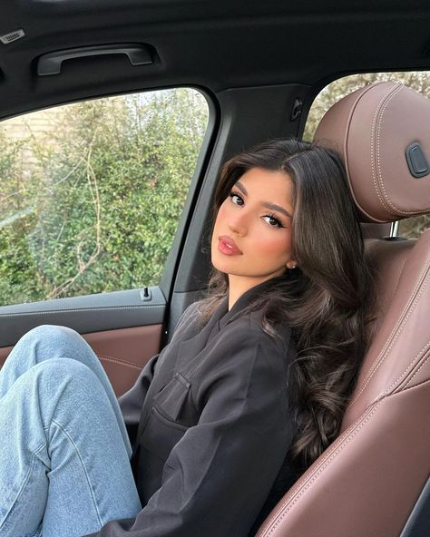 car rides by yourself with loud music be so therapeutic Photos In Car Ideas, Rashan Mh, Fall Photo Shoot Outfits, Loud Music, Car Poses, Pose Fotografi, Model Pose, Photographie Inspo, Selfie Poses Instagram