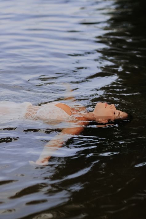 River Shoot, River Photoshoot, Lake Portrait, Summer White Dress, Morning Water, Water Photos, Lake Photoshoot, Photoshoot Summer, Water Shoot