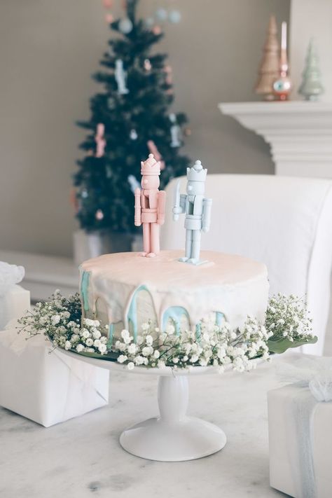 Christmas Tree Gender Reveal, Christmas Gender Reveal Party, Christmas Tree Light Up, Christmas Gender Reveal, Pregnancy Gender, Gender Reveal Party Theme, Gender Reveal Themes, Cake Image, Gender Reveal Ideas