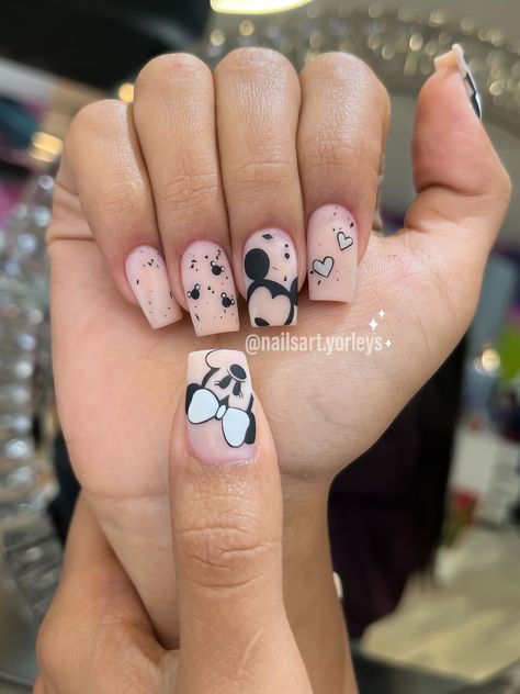 Minnie Mouse Nail Designs, Mickey Mouse Nail Design, Short Pretty Nails, Mickey Mouse Nails, Minnie Mouse Nails, Pop Art Nails, Mauve Nails, Duck Nails, Best Nail Art Designs