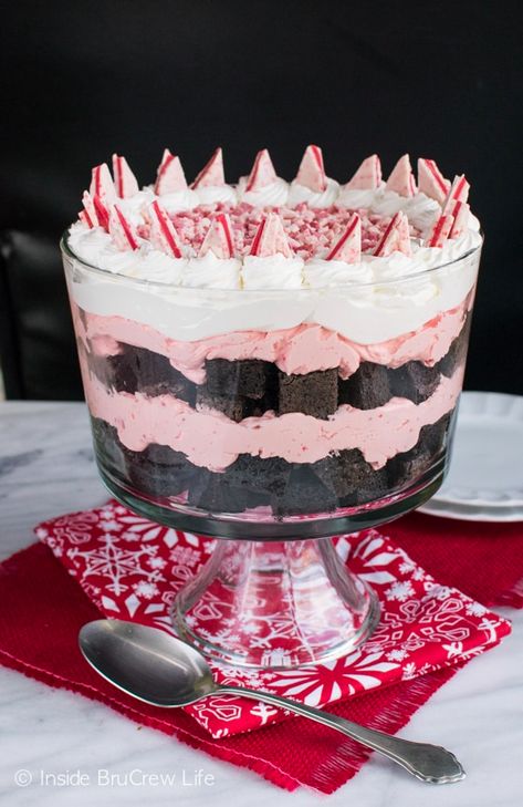 Peppermint Trifle, Peppermint Brownie Trifle, Holiday Trifle, Christmas Trifle Recipes, Trifle Recipes Easy, Peppermint Brownie, Easy Trifle, Trifle Cake, Pumpkin Butterscotch