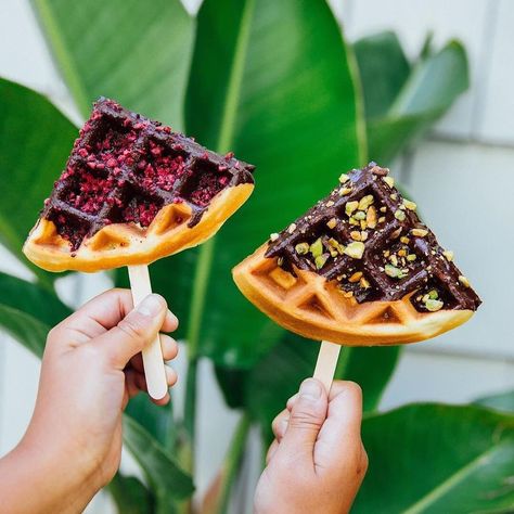 16.7k Likes, 144 Comments - Food & Wine (@foodandwine) on Instagram: “These waffles should be a food group all on their own. 😍😍😍 📷 : @lumadeline” Caramel Apple Snacks, Waffles Ideas, Recipes Waffles, Diy Caramel, Waffle Pops, Waffle Ice Cream Sandwich, Caramel Apple Bars, Dessert Waffles, Picnic Snacks