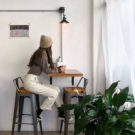 Coffee House Aesthetic Outfits, Coffee House Outfit, January Fashion, Silver Room, Gold Bedroom Decor, House Plan With Loft, Coffee Shop Aesthetic, Silver Decor, Fashion Korean