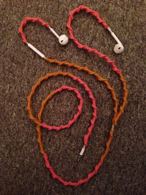 Headphones Wrap. Less Tangle and just Beautiful! There are tons of DIY tutorials on YouTube:) Headphone Wrap Tutorial, Yarn Headphones, Wired Headphones Decorate, Headphones Wrap, Wrap Headphones, Wrapped Headphones, Headphones Diy, Knitting Sweaters Diy, Headphone Wrap