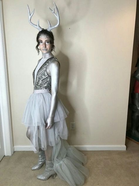 Patronus! Patronus Costume, House Party Outfit Ideas, Dobby Costume, Patronus Harry Potter, Narnia Costumes, Harry Potter Kostüm, House Party Outfit, Hogwarts Party, Harry Potter Halloween Party