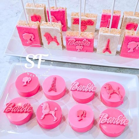 🐩💗 BARBIE GIRL 💗🐩 My gorgeous customer wanted Barbie themed treats for her bday celebration 🥳🤗 How fun and cute!! ✨️Chocolate covered oreos ✨️Homemade rice krispie treats #sweetfiendbakery #homemadericekrispies #ricekrispytreats#chocolatecovered#oreos#barbieoreos#barbiericekrispies#sandiegohomebakery#sandiegocustomdesserts#Escondido#sanmarcos#vista#oceanside#poway#ranchobernardo#carlsbad#encinitas#valleycenter#temecula#fallbrook#escondidocakes#sanmarcoscakes#vistacakes#oceansidecakes#carl... Barbie Candy Apples, Homemade Rice Krispies, Homemade Rice Krispies Treats, Chocolate Covered Desserts, Bday Celebration, Themed Treats, Cute Chocolate, Covered Oreos, Barbie Theme