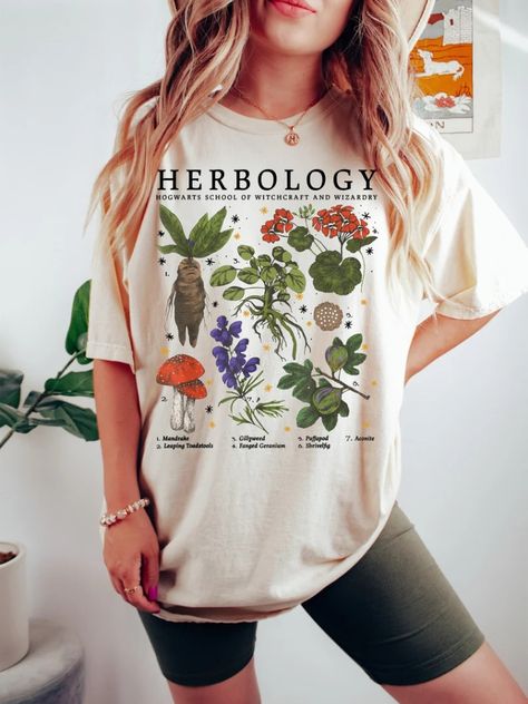 T Shirt With Biker Shorts, Botanical Outfit, Botanical Shirt, Gardening Shirts, Aesthetic Women, Plant Lover Gift, Vintage Botanical, Plant Lover, Shirt Outfit