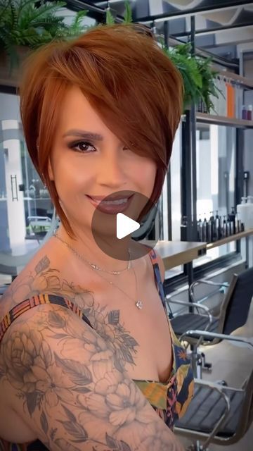 Short European Hairstyles Woman, Short Hairstyles Videos, Medium Stacked Haircuts, Short Stacked Hair, Short Stacked Bob Haircuts, Medium Haircut, Pixie Bob Hairstyles, Κούρεμα Bob, Stacked Haircuts