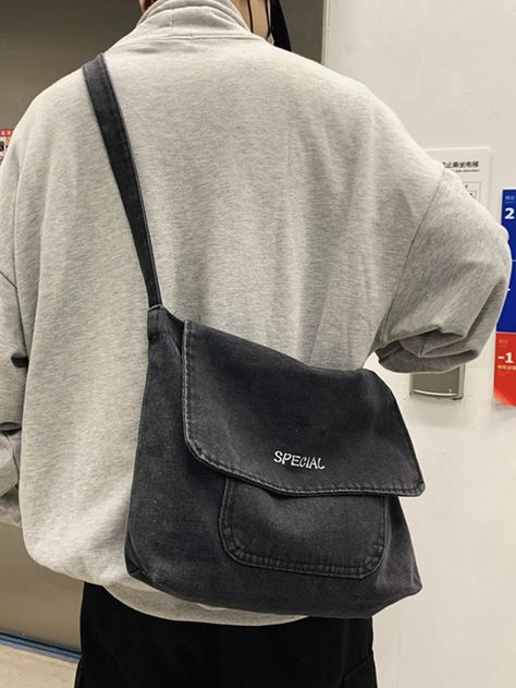 Mens Tote Bag, Tote Bag Outfit, Desain Tote Bag, College School, College Bags, Herren Outfit, Side Bags, Messenger Bag Men, Denim Bag