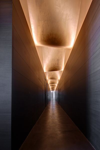 Hotel Corridor Design, Modern Track Lighting, Drawing Light, Hotel Corridor, Hotel Hallway, Cement Design, Corridor Design, Corridor Lighting, Hallway Design