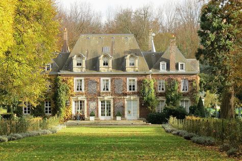 https://flic.kr/p/NWYHnR | Manoir normand en automne | Normandie, France.  • Site : www.catherine-reznitchenko.fr/ English Manor Houses, Normandie France, Casas The Sims 4, English Manor, French Architecture, Dream House Exterior, House Goals, Brick House, Pretty House