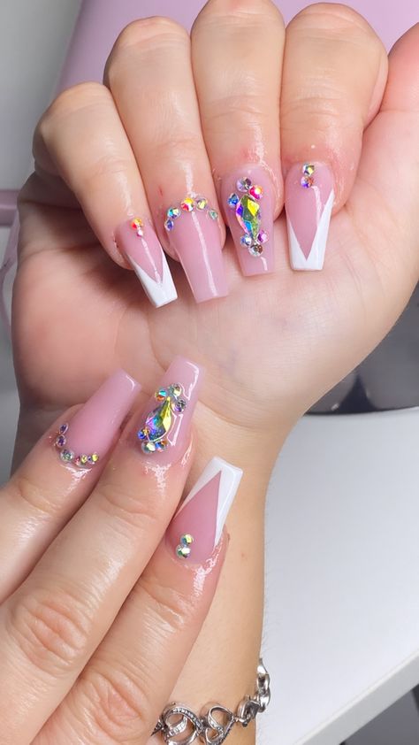 Pink nails V Cut Nails, V Cut French Tip Nails, Cut Nails, Cute Short Nails, How To Cut Nails, Tip Nails, French Tip Nails, V Cut, V Cuts