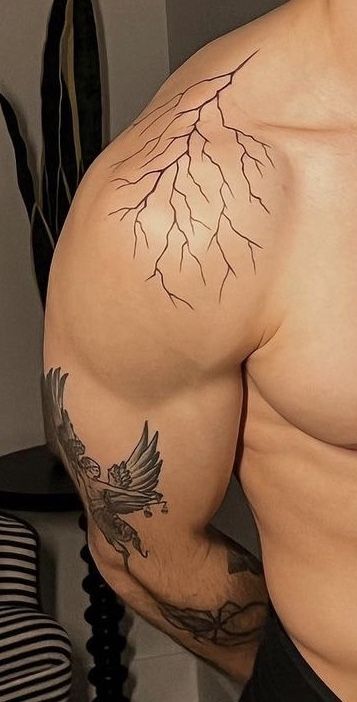 Left Chest Tattoo Men Ideas, Aesthetic Shoulder Tattoo Men, Tato Shoulder, Back Tats For Men, Shoulder Lighting Tattoo, Tattoo On Shoulder Men, Thunder Tattoo Shoulder, Creator Tattoo, Tattoos For Guys Shoulder