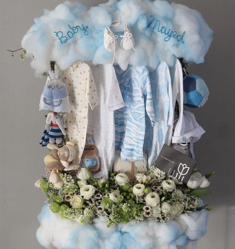 Baby Basket Gift Ideas Boy, Gifts For Newborn Baby Boy, Clothes Arrangement, Newborn Baby Gift Basket, Baby Boy Gift Baskets, Welcome To The World Baby, Baby Gender Reveal Party Decorations, Baby Shower Gift Box, Hang Clothes