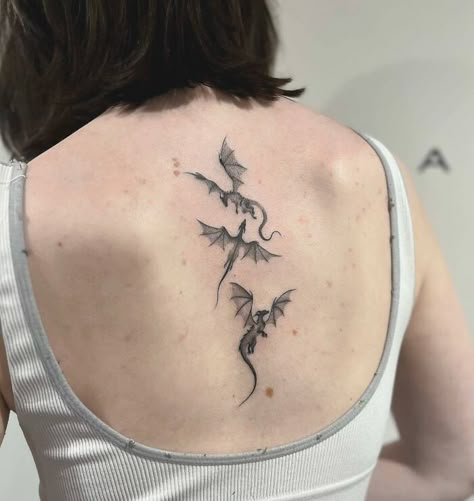 Dragon Tattoo On Spine, Dragon Spine Tattoo, Dragon Tattoo Back, Floral Back Tattoos, Dragons Tattoo, Small Dragon Tattoos, Dragon Tattoo For Women, Fantasy Tattoos, Spine Tattoos For Women