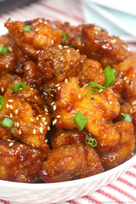 general tso's chicken General Tso's Chicken Recipe, Chicken Fried Rice Easy, Beef Stir Fry Recipes, Tso Chicken, Yum Yum Sauce, General Tso Chicken, Mapo Tofu, Chicken Fried Rice, Chicken Bites