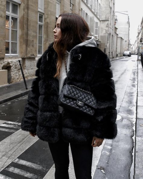 Jodi Blk Lopez on Instagram: “She wasn’t born in Paris, but she’s reborn there💫 wearing @ducielondon #veganfur // use code “BLKFR18” to save on your purchase.” Black Faux Fur Coat Outfits, Faux Fur Coat Street Style, Black Fur Coat Outfit, Faux Fur Jacket Outfit, Fur Coat Street Style, Faux Fur Coats Outfit, Fur Jacket Outfit, Black Fur Jacket, Faux Fur Outfit