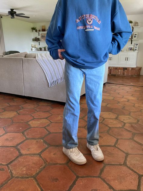 Jeans With Sweater Outfit Men, Jeans And Sweatshirt Outfit Men, 90s Crewneck Outfit Men, Levi Jeans Mens Outfit, Forces Outfit Men, Levi Jeans Outfit Men, Light Washed Jeans Outfit Men, Oversized Crewneck Outfit Men, Oversized Sweatshirt Outfit Men