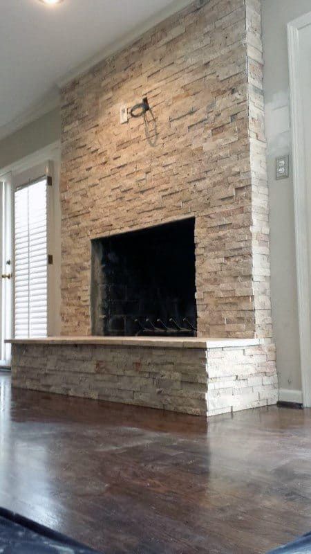 This contemporary stacked stone fireplace can be adapted to many different styles, from farmhouse to contemporary or modern. #stackedstonefireplace #contemporaryfireplace #fireplacedesignideas #fireplacewithhearth #fireplacedesign Design Camino, Stone Fireplace Designs, Stacked Stone Fireplaces, Fireplace Redo, Fireplace Update, Fireplace Hearth, Fireplace Remodel, Home Fireplace, Fireplace Makeover