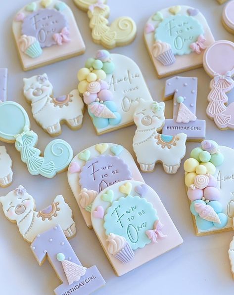 Arch Cookies Decorated, Arch Cookies, Candy Garland, Cookie Glaze, First Birthday Cookies, Pastel Party, Pastel Balloons, Fondant Cookies, Fondant Tutorial