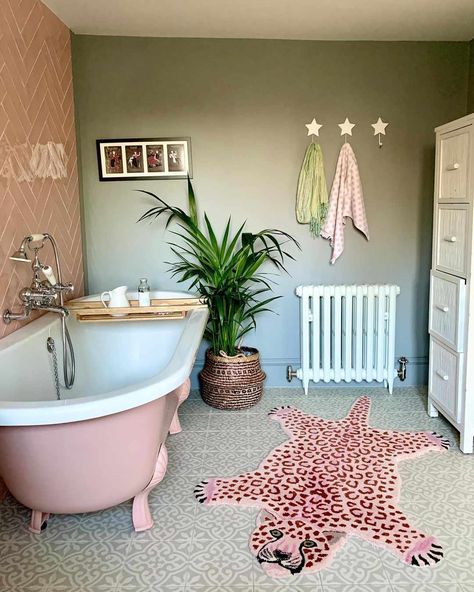 Pink Clawfoot Tub, Green And Pink Bathroom, Pink Bath Rug, Pink Tub, Pink Tray, Pink Baths, Signs Of Spring, Pink Bathroom, Bathroom Inspo