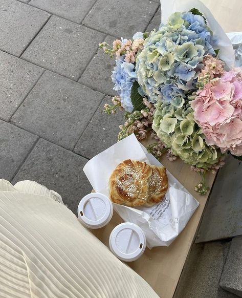 Lily Calloway, Nothing But Flowers, Flower Therapy, Spring Aesthetic, Foto Ideas Instagram, Spring Fling, Spring Vibes, Spring Has Sprung, Croquettes