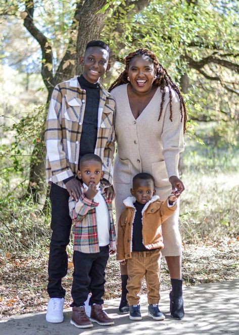 Styling Budget-Friendly Family Holiday Outfits: Thanksgiving Outfits | Lifewithbisi Orange Family Photo Outfits, Thanksgiving Family Outfits, Holiday Outfits Thanksgiving, Family Thanksgiving Outfits, Family Holiday Outfits, Outfits For Thanksgiving, Holiday Outfit Inspiration, Thanksgiving Color, Thanksgiving Outfits