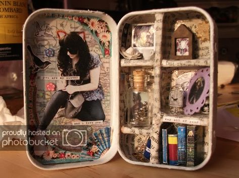 Tiny little pocket shrine: fera_festiva Altoid Tin Ideas Miniatures, Tin Box Crafts, Box Art Ideas, Altoid Tin Art, Altoid Tin Ideas, Pocket Shrine, Shrines Box, Tin Crafts, Matchbox Crafts