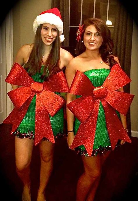 Stylish Christmas Costume Ideas For Your Holiday Party - Christmas Celebration - All about Christmas Christmas Party Costume Themes, Diy Christmas Outfit, Costume Party Themes, Green And Red Christmas, Christmas Party Costume, Party Dress Codes, Xmas Costumes, Christmas Dress Up, Xmas Dress