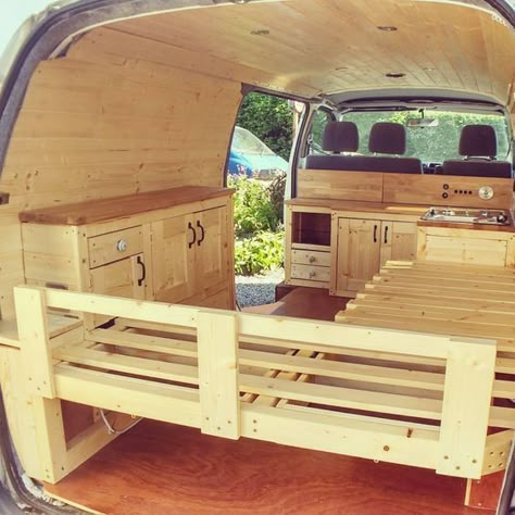 12 HOW TO DESIGN the Campervan to be Minimalist - camperlife Vw Kampeerwagens, Kangoo Camper, Kombi Motorhome, Auto Camping, Diy Campervan, Kombi Home, Van Conversion Interior, Campervan Life, Build A Camper Van