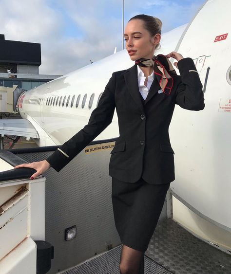 Swiss Cabin, Airline Cabin Crew, Airline Uniforms, Swiss Air, Flight Attendant Fashion, Flight Attendant Uniform, Flight Attendant Life, International Airlines, Flight Attendants