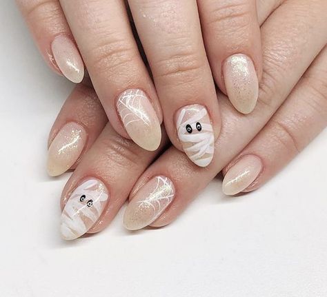 Spiderwebs Nail Art, Simple Neutral Halloween Nails, Halloween Subtle Nails, Halloween Neutral Nails, Halloween Nails Neutral, Subtle Spooky Nails, Halloween Nails Subtle, Nails Pumpkin Design, Grey Halloween Nails