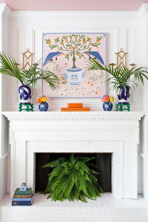 Fern Fireplace Makeover for Summer White Fireplace Mantels, Fireplace Styling, Design Camino, Summer Mantel, Design Darling, Fireplace Mantle Decor, White Fireplace, Casa Exterior, Chinoiserie Chic