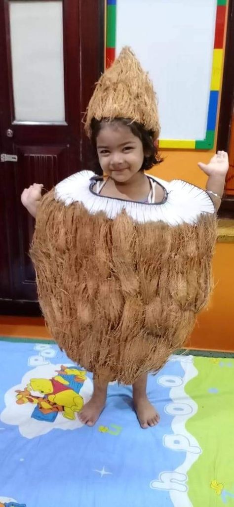 Fancy Dress For Kindergarten, Pineapple Fancy Dress, Tree Fancy Dress, Fruit Fancy Dress, Media Pembelajaran, Fruit Costumes, Fancy Dress Competition, Ramp Walk, Diy Classroom Decorations