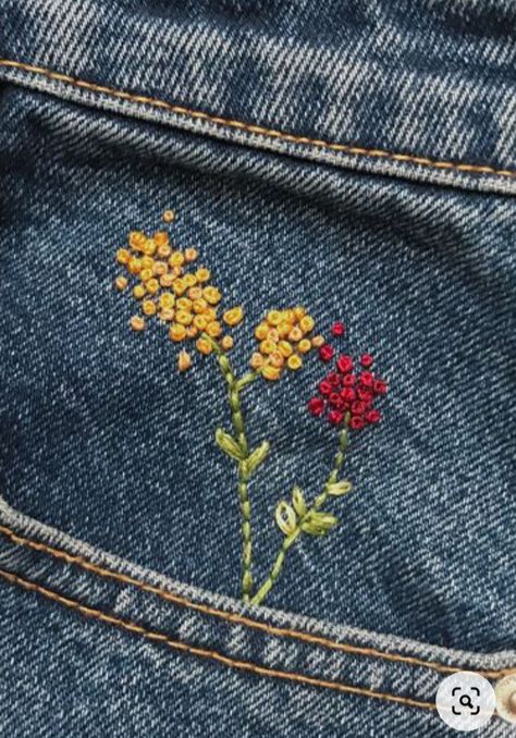 Jean Embroidery Tutorial, Jeans Pocket Embroidery, Embroidery Jeans Diy Easy, Denim Embroidery Jeans, Jeans Embroidery Ideas, Simple Flower Embroidery Designs, Embroidery On Jeans, Embroidery On Denim, Embroidery Jeans Diy