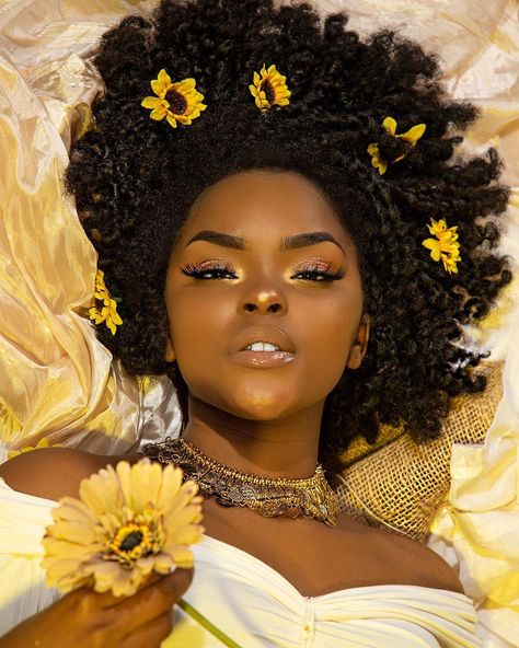 Just need your attention 📸 | @graysonfoto Maternity Hair, Sunflower Goddess, December Capricorn, Flower Shoot, Photoshoot Backdrops, 21st Birthday Photoshoot, Glo Up, Creative Photography Techniques, Maternity Photography Poses