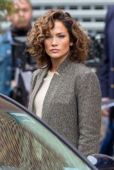 Short Haircuts Curly Hair, Jennifer Lopez Hair, Ray Liotta, Blond Balayage, Medium Curly, Short Curly Haircuts, Medium Curly Hair Styles, Haircuts For Curly Hair, Short Layered Haircuts