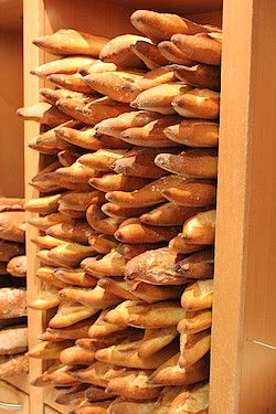 Paris: 50 do's and don'ts that will improve your trip Parisian Bakery, Paris Bakery, The Romantics, Paris Food, Best Vacation Destinations, Paris France Travel, Paris Travel Tips, Paris Vacation, On The Plane