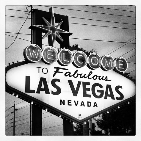 Las Vegas Aesthetic, Vegas Aesthetic, Vegas Photography, Casino Tattoo, Vegas Tattoo, Las Vegas Photography, Aesthetic Black And White, Sign Tattoo, Las Vegas Sign